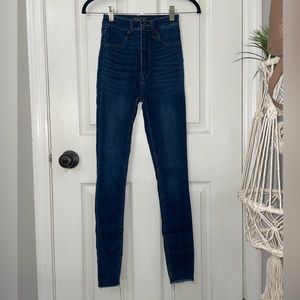 ABERCROMBIE & FITCH ULTRA HIGH RISE JEAN LEGGING DARK WASH